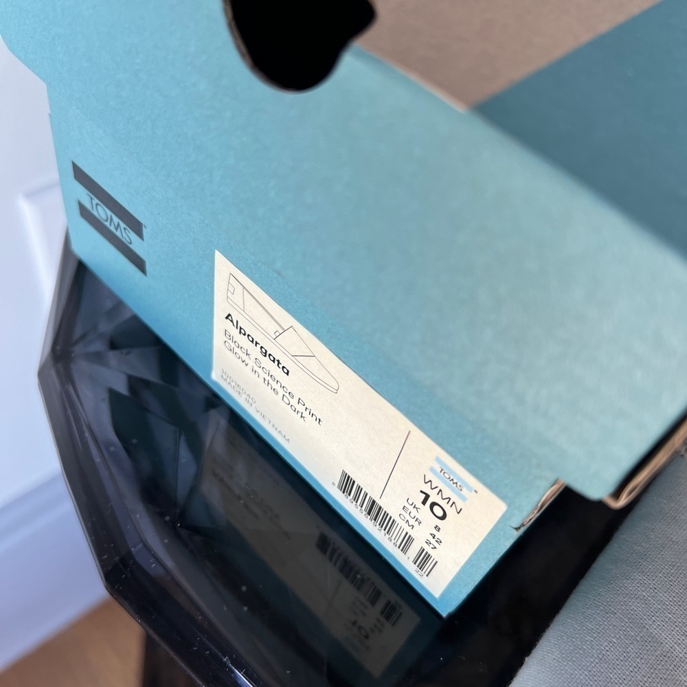 TOMS Limited Edition Black Science Glow In The Dark Print CloudBound Classics - Picture 13 of 14